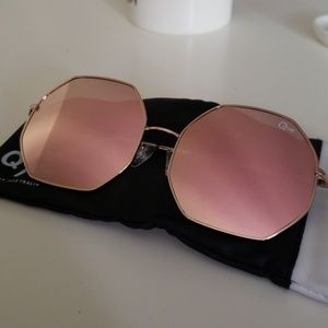 QUAY 🕶 - Kiss & Tell - Octagon Mirror - Pink/Gold